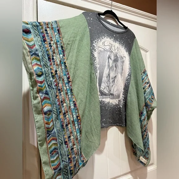 Artistic Graphic Women's Tunic in Charcoal and Sage - Picture 2 of 5